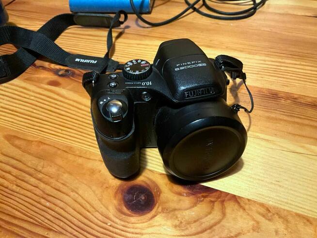 FujiFilm S2000HD - fajny bezlusterkowiec. Okazja