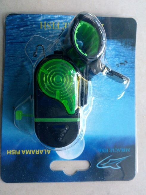 Elektroniczny sygnalizator brań podczepiany do wędki