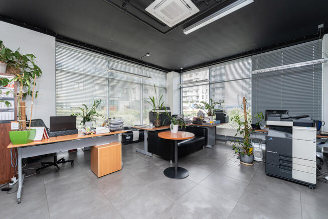 Duży lokal biurowo-usługowy w topowej lokalizacji