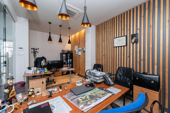 Duży lokal biurowo-usługowy w topowej lokalizacji