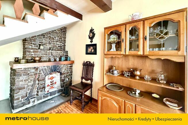 Dom w cichym miejscu pod lasem