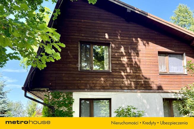 Dom w cichym miejscu pod lasem