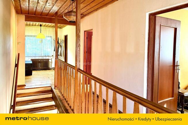 Dom w cichym miejscu pod lasem