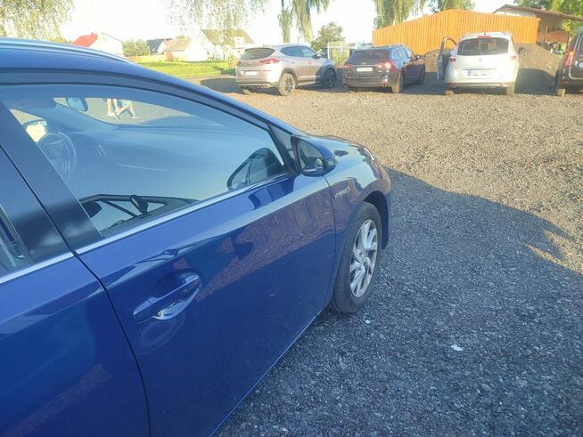 Toyota Auris Hybrid kombi.