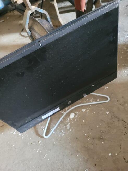 Syndyk sprzeda pakiet komputerów (monitorów) Lenovo i HP