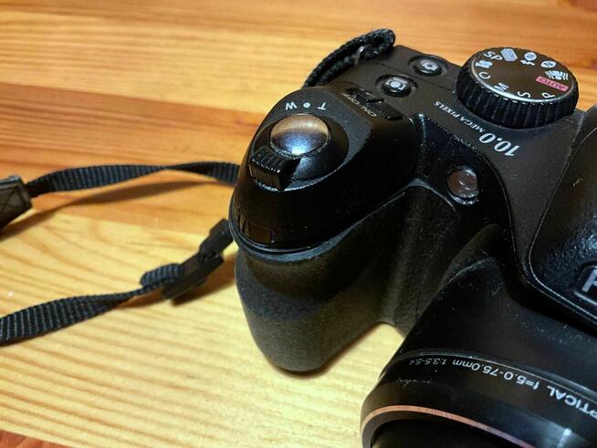 FujiFilm S2000HD - fajny bezlusterkowiec. Okazja