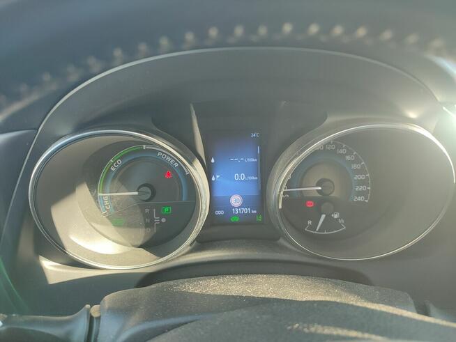 Toyota Auris Hybrid kombi.