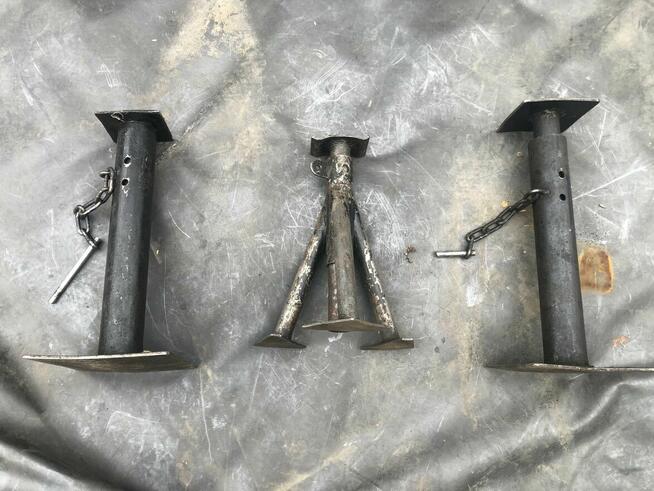 Koziołki / kobyłki / podstawki zabezpieczające samochód