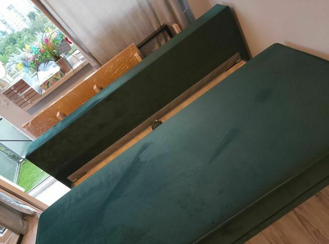 Duża rozkładana kanapa welurowa