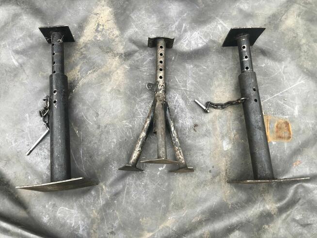 Koziołki / kobyłki / podstawki zabezpieczające samochód