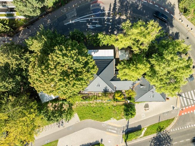 Działka na Górnym Mokotowie, częściowo zabudowana.