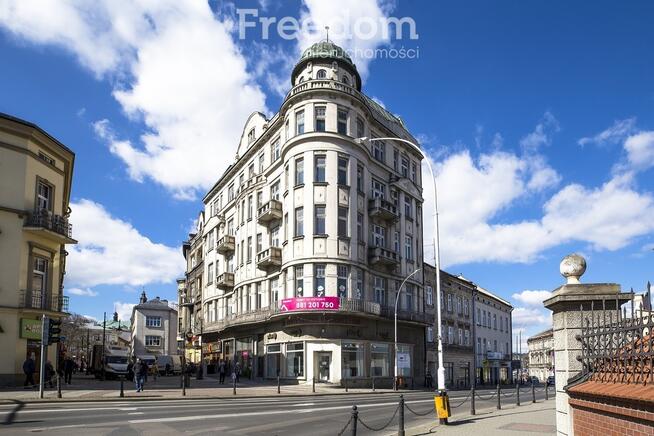 Lokal na parterze kamienicy w centrum na wynajem