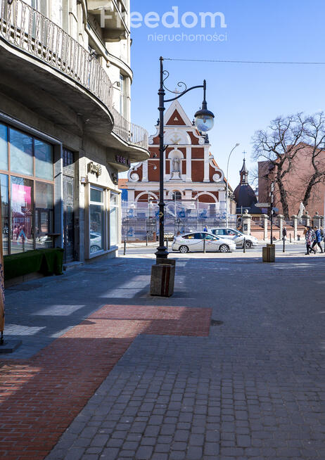 Lokal na parterze kamienicy w centrum na wynajem