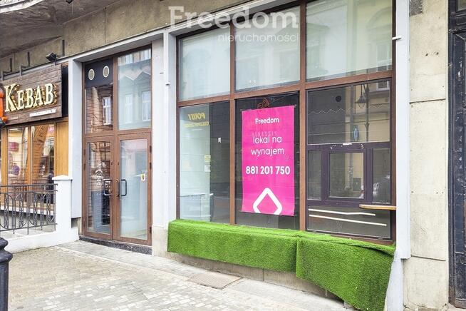 Lokal na parterze kamienicy w centrum na wynajem