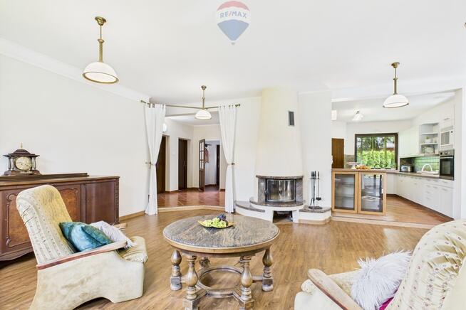 Dom z krytym basenem i pięknym ogrodem!