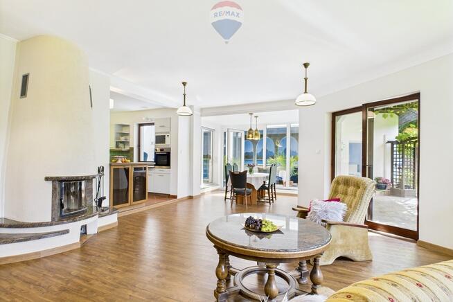 Dom z krytym basenem i pięknym ogrodem!