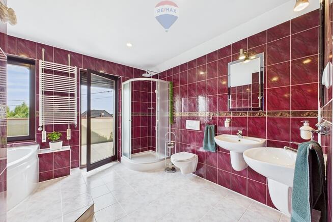 Dom z krytym basenem i pięknym ogrodem!