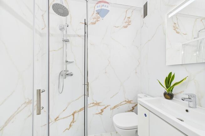 Dom z krytym basenem i pięknym ogrodem!