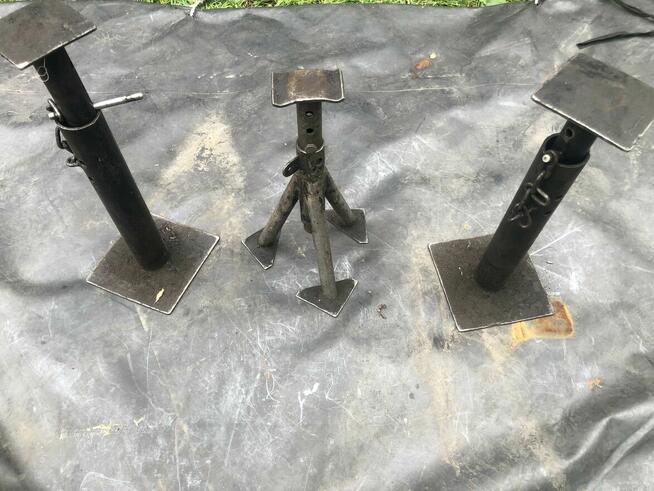 Koziołki / kobyłki / podstawki zabezpieczające samochód