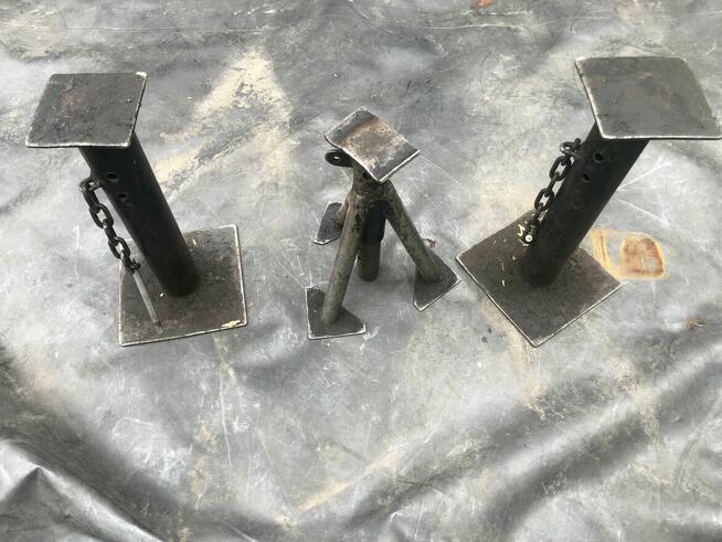 Koziołki / kobyłki / podstawki zabezpieczające samochód