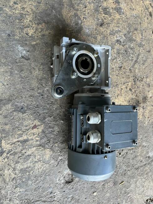 Silnik z reduktorem 40 220/230