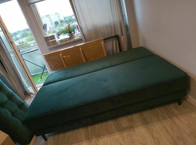 Duża rozkładana kanapa welurowa