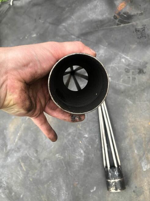 Przyrząd do wymiany osłon przegubu zewn we francuzach