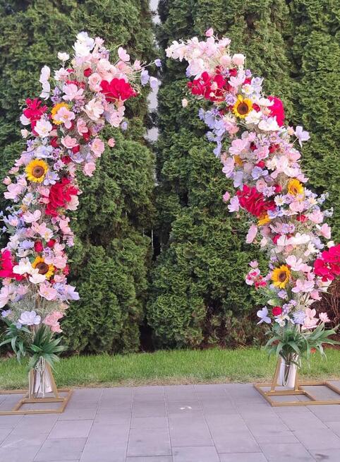 Dekoracyjne łuki kwiatowe