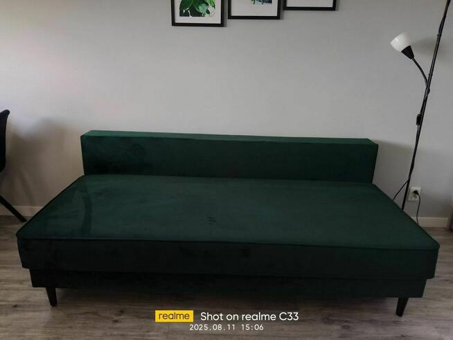 Duża rozkładana kanapa welurowa