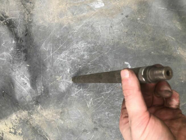 Przyrząd do pomiaru ciśnień sprężania i demontażu sprężyny