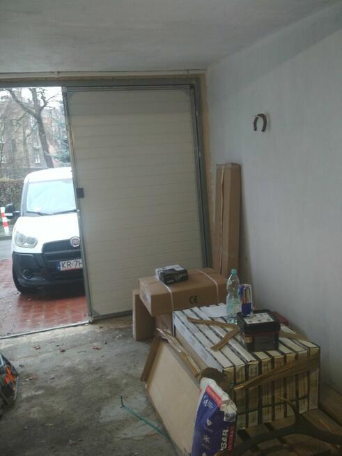 Syndyk sprzeda udział w nieruchomości zabudowanej garażem