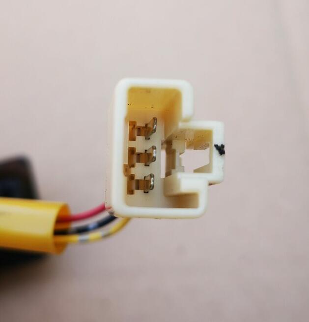 Przycisk mikrostyk otwarcia klapy bagażnika Mitsubishi ASX