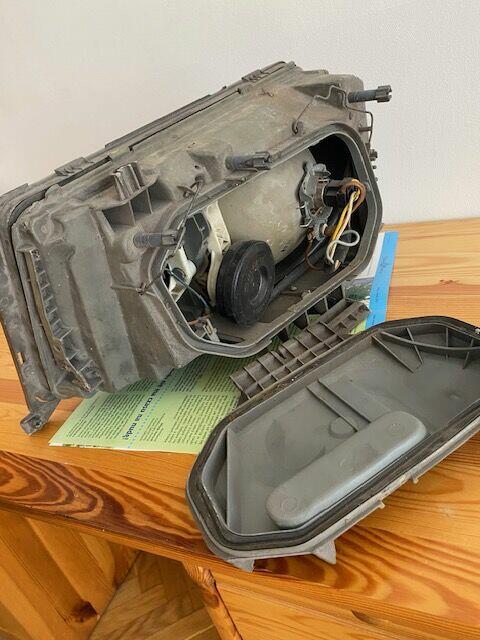 Reflektor lewy Mercedes w 124 Hella