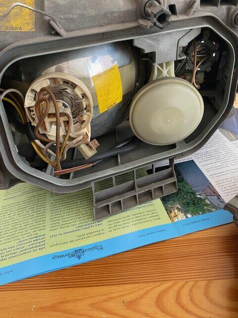 Oryginalny prawy reflektor Mercedes w 124 - Bosch