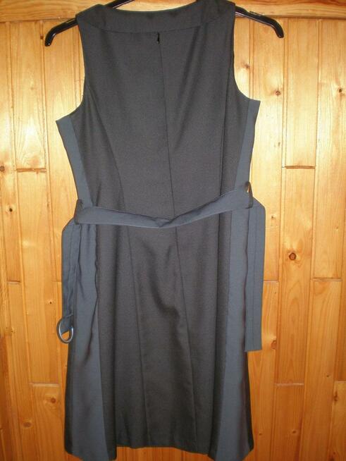 Sprzedam sukienkę rozmiar 38, używana, stan dobry.