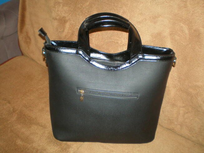 Sprzedam torebkę damską w kolorze czarnym, używana.