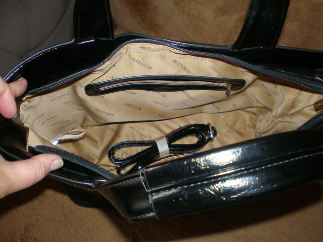 Sprzedam torebkę damską w kolorze czarnym, używana.