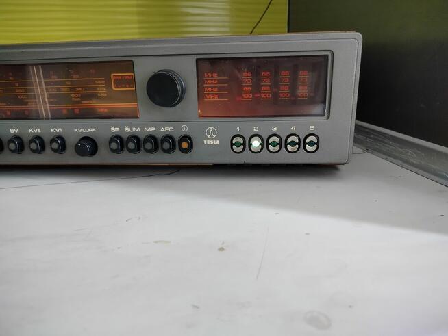 Tesla 3606A to stacjonarny stereofoniczny odbiornik radiowy