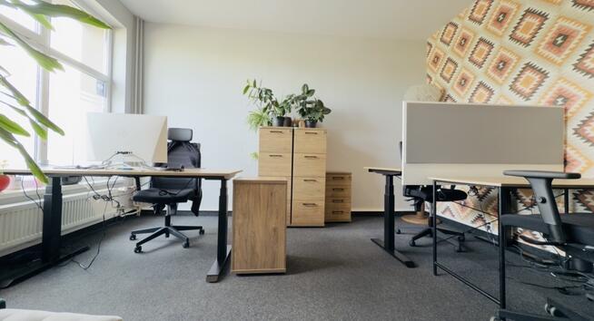 Budynek komercyjny przy Millenium Hall