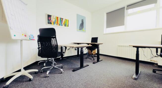 Budynek komercyjny przy Millenium Hall