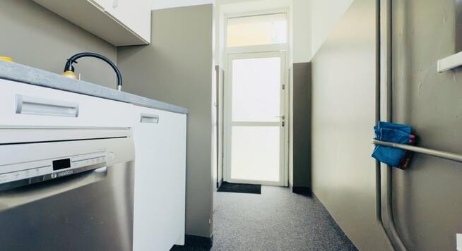 Budynek komercyjny przy Millenium Hall