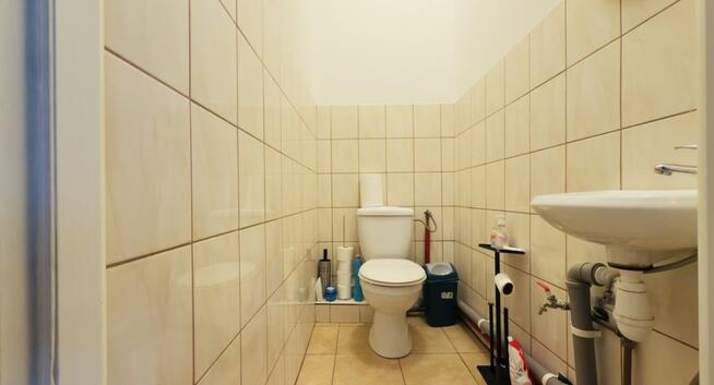 Budynek komercyjny przy Millenium Hall