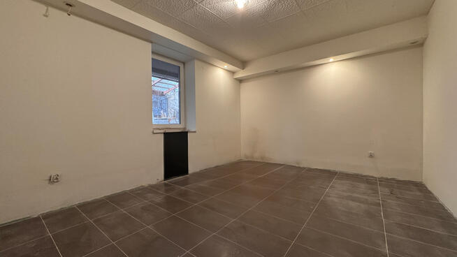 Budynek komercyjny przy Millenium Hall