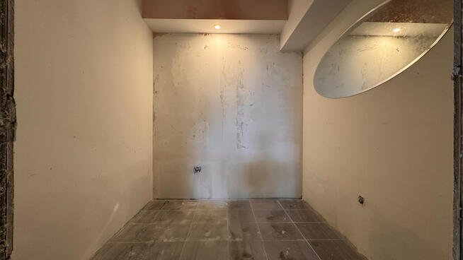 Budynek komercyjny przy Millenium Hall