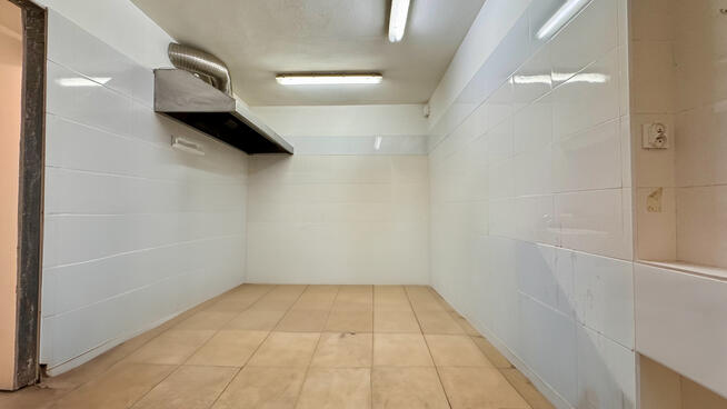 Budynek komercyjny przy Millenium Hall