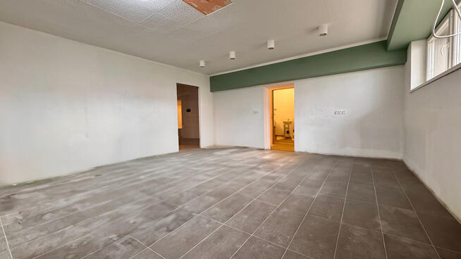 Budynek komercyjny przy Millenium Hall