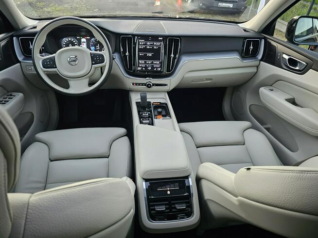 Volvo XC 60 2.0 benz 250KM Panorama Skóra ACC AutoPilot Grzane Fotele BEZWYPADEK