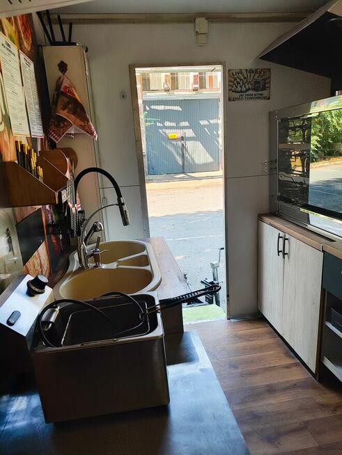 Przyczepa gastronomiczna, food truck, kurczak z rożna, gotow