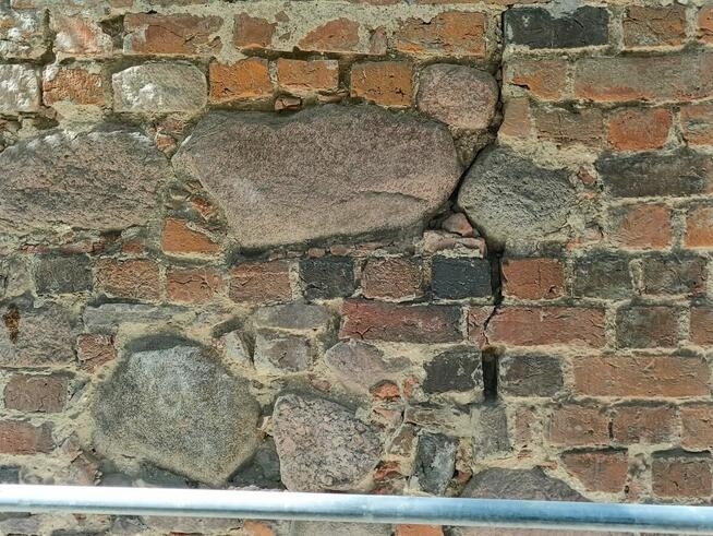 Piaskowanie murów, kamienia, ścian