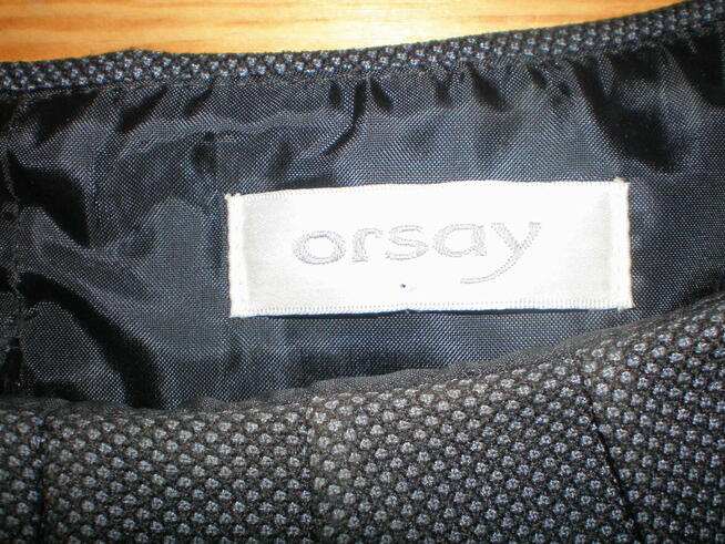 Sprzedam sukienkę rozmiar 38, używana, stan dobry.